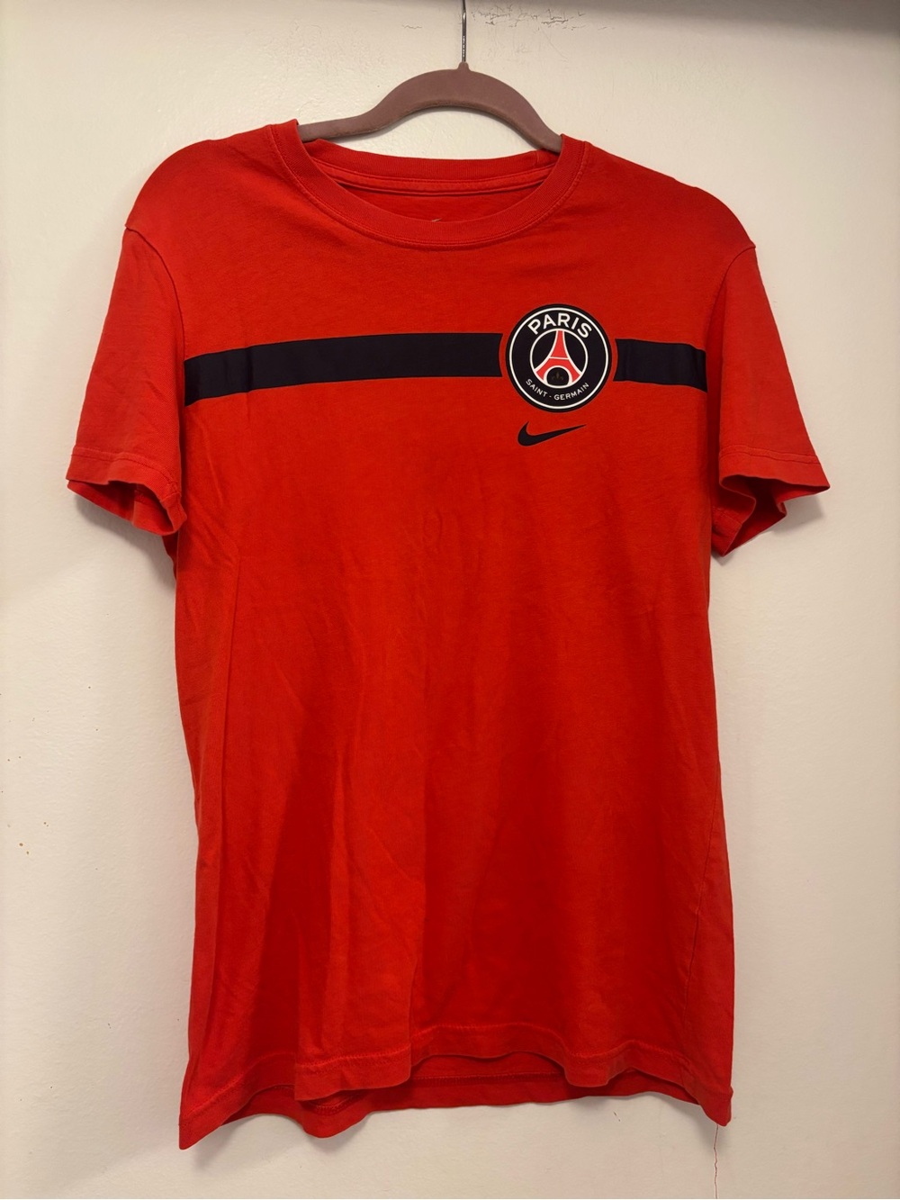 Nike Red PSG Crewneck T-Shirt with Black Stripe M slim fit soccer futbol
